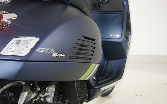 Neufahrzeug Vespa GTS 125 Supertech iGET - Bild 8 Neufahrzeug Vespa GTS 125 Supertech iGET - Bild 8