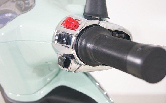 Neufahrzeug Vespa Primavera 125 Batik - Bild 10