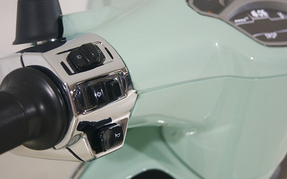 Neufahrzeug Vespa Primavera 125 Batik - Bild 11