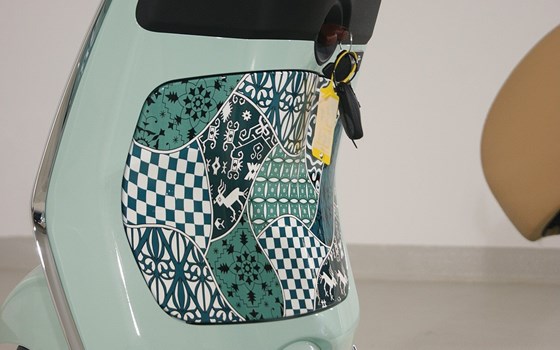Neufahrzeug Vespa Primavera 125 Batik - Bild 7