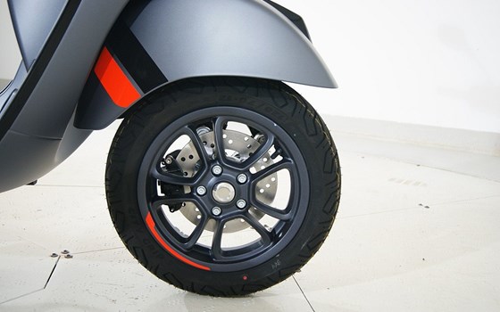 Neufahrzeug Vespa GTS 125 Super Sport - Bild 14 Neufahrzeug Vespa GTS 125 Super Sport - Bild 14