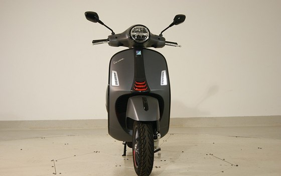 Neufahrzeug Vespa GTS 125 Super Sport - Bild 5 Neufahrzeug Vespa GTS 125 Super Sport - Bild 5