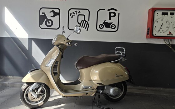 Gebrauchtmotorrad Vespa GTS 300 i.e. - Bild 1 Gebrauchtmotorrad Vespa GTS 300 i.e. - Bild 1