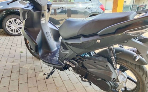 Gebrauchtmotorrad Kymco Super 8 R 50i - Bild 3 Gebrauchtmotorrad Kymco Super 8 R 50i - Bild 3