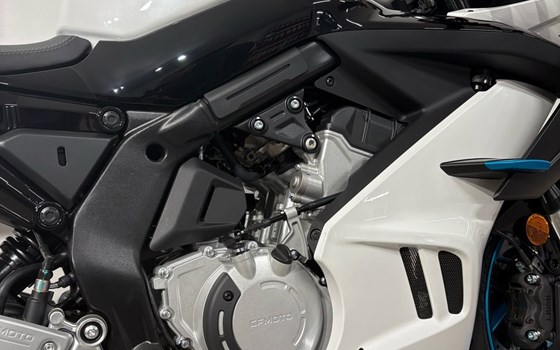 Neufahrzeug CFMOTO 675SR-R - Bild 3 Neufahrzeug CFMOTO 675SR-R - Bild 3