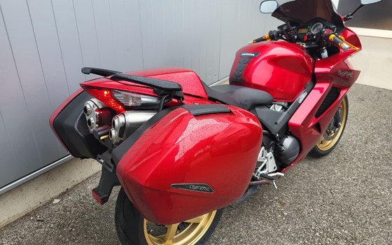 Gebrauchtmotorrad Honda VFR 800 F - Bild 3 Gebrauchtmotorrad Honda VFR 800 F - Bild 3