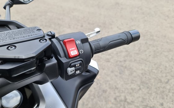 Gebrauchtmotorrad Honda Forza 750 - Bild 11 Gebrauchtmotorrad Honda Forza 750 - Bild 11
