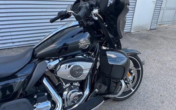 Gebrauchtmotorrad Harley-Davidson Street Glide Ultra - Bild 3 Gebrauchtmotorrad Harley-Davidson Street Glide Ultra - Bild 3