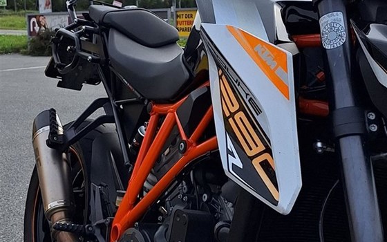 Gebrauchtmotorrad KTM 1290 Super Duke R - Bild 3 Gebrauchtmotorrad KTM 1290 Super Duke R - Bild 3