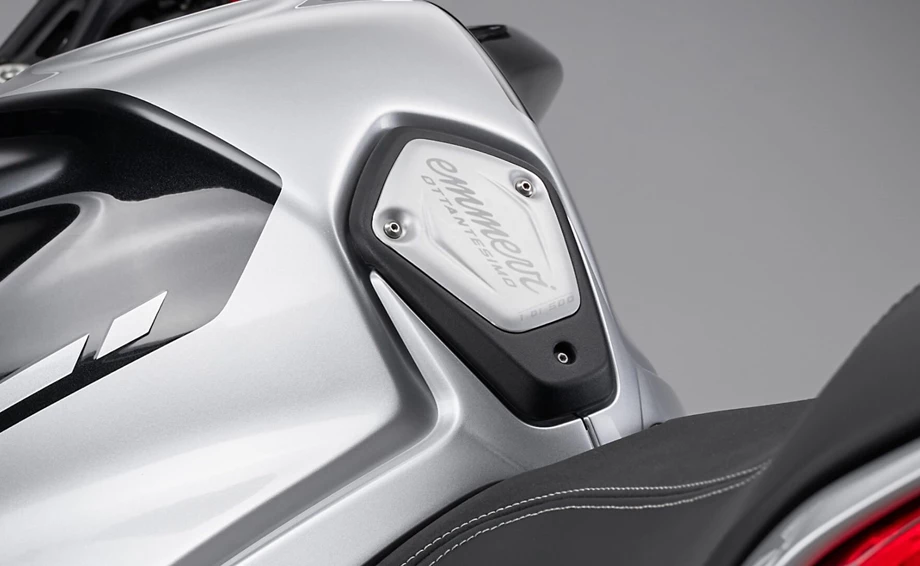 Angebot MV Agusta Dragster RR Ottantesimo Bild 18: Angebot MV Agusta Dragster RR Ottantesimo