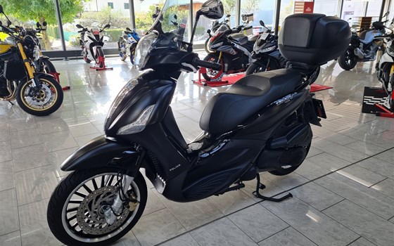 Gebrauchtmotorrad Piaggio Beverly 300 i.e. Police - Bild 3 Gebrauchtmotorrad Piaggio Beverly 300 i.e. Police - Bild 3