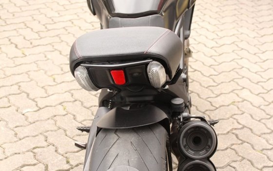 Gebrauchtmotorrad Ducati Diavel Carbon - Bild 4