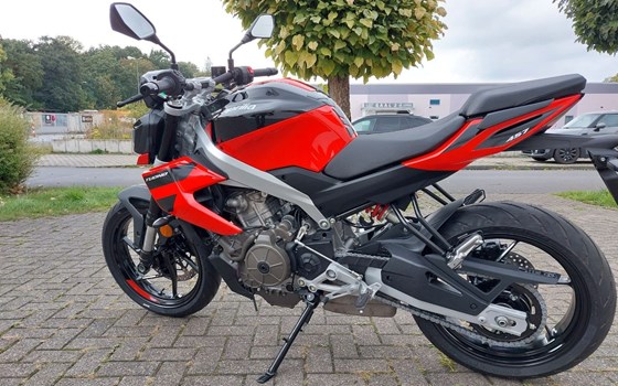 Gebrauchtmotorrad Aprilia Tuono 457 - Bild 12