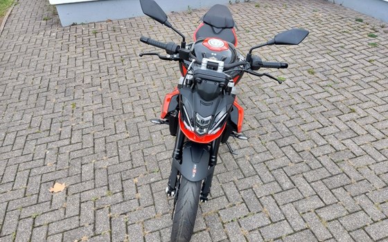 Gebrauchtmotorrad Aprilia Tuono 457 - Bild 3