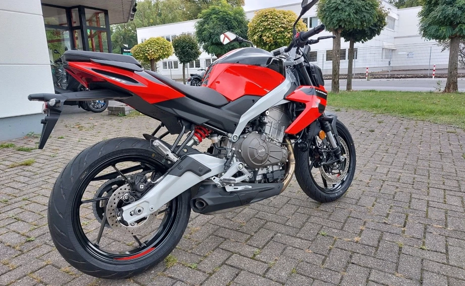 Angebot Aprilia Tuono 457 Bild 7: Angebot Aprilia Tuono 457