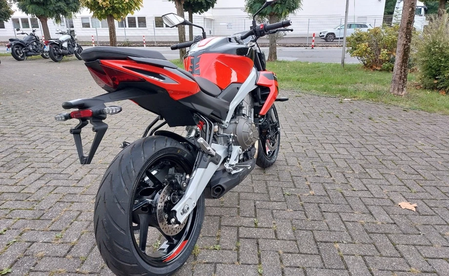 Angebot Aprilia Tuono 457 Bild 8: Angebot Aprilia Tuono 457