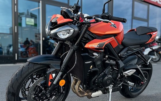 Gebrauchtmotorrad Triumph Street Triple S A2 - Bild 1