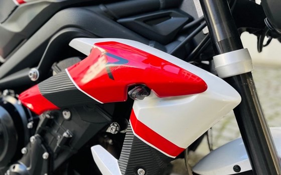 Gebrauchtmotorrad Triumph Street Triple 675 R - Bild 4