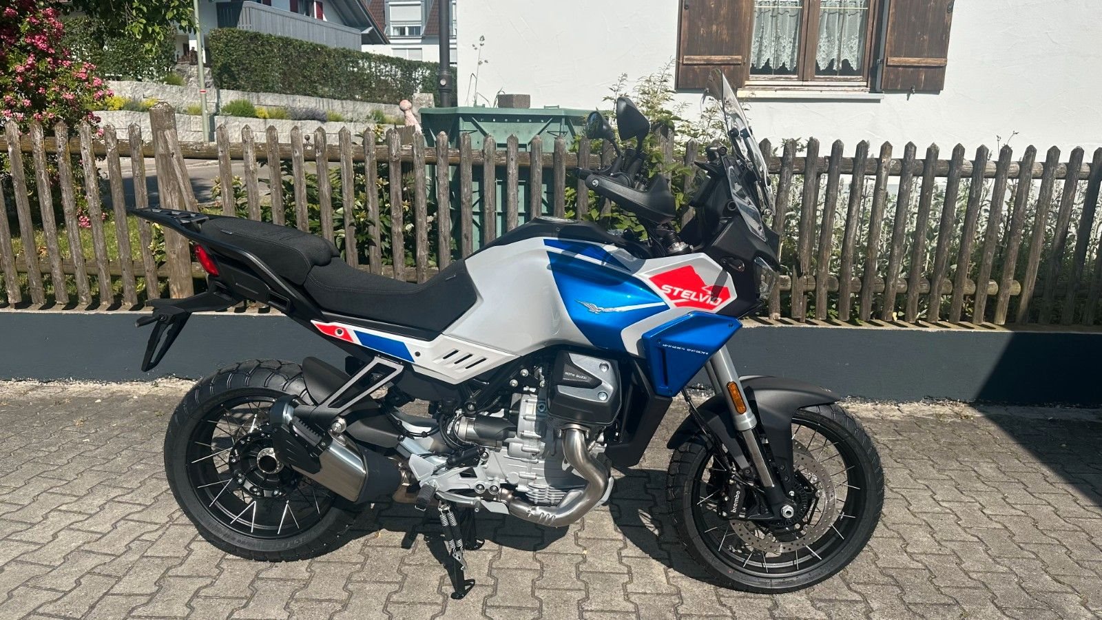 Moto Guzzi Stelvio Duecento Tributo