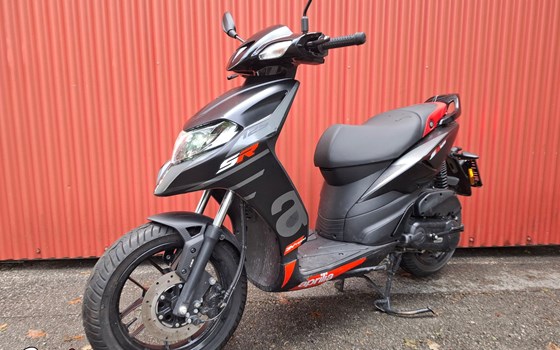 Gebrauchtmotorrad Aprilia SR 125 - Bild 1 Gebrauchtmotorrad Aprilia SR 125 - Bild 1