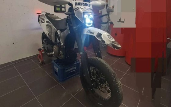 Gebrauchtmotorrad Husqvarna 701 Supermoto - Bild 13 Gebrauchtmotorrad Husqvarna 701 Supermoto - Bild 13