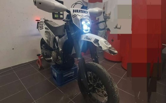 Gebrauchtmotorrad Husqvarna 701 Supermoto - Bild 2 Gebrauchtmotorrad Husqvarna 701 Supermoto - Bild 2
