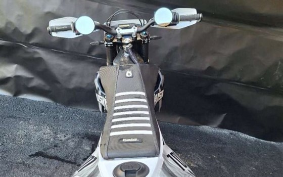 Gebrauchtmotorrad Husqvarna 701 Supermoto - Bild 7 Gebrauchtmotorrad Husqvarna 701 Supermoto - Bild 7