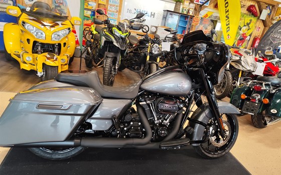 Gebrauchtmotorrad Harley-Davidson Touring Street Glide Special FLHXS - Bild 2 Gebrauchtmotorrad Harley-Davidson Touring Street Glide Special FLHXS - Bild 2