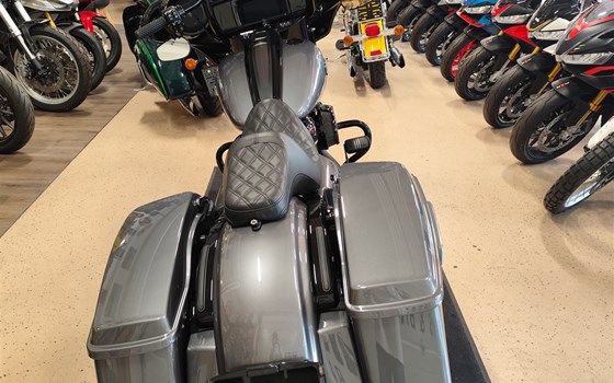 Gebrauchtmotorrad Harley-Davidson Touring Street Glide Special FLHXS - Bild 4 Gebrauchtmotorrad Harley-Davidson Touring Street Glide Special FLHXS - Bild 4