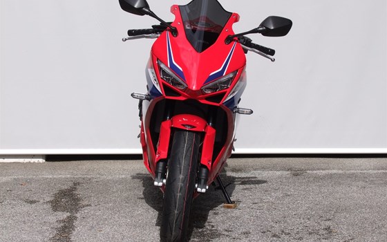 Neufahrzeug Honda CBR650R E-Clutch - Bild 17 Neufahrzeug Honda CBR650R E-Clutch - Bild 17