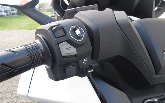 Gebrauchtmotorrad Honda Forza 125 - Bild 9