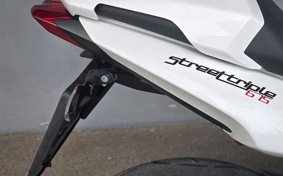 Gebrauchtmotorrad Triumph Street Triple 675 R - Bild 14