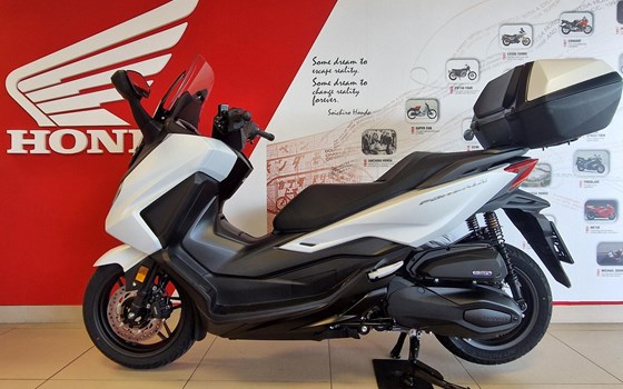 Neufahrzeug Honda Forza 350 - Bild 1 Neufahrzeug Honda Forza 350 - Bild 1