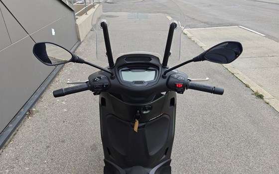 Neufahrzeug Piaggio Beverly 400 S - Bild 6 Neufahrzeug Piaggio Beverly 400 S - Bild 6