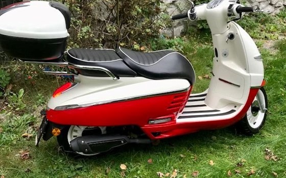Gebrauchtmotorrad Peugeot Django 50 4T - Bild 1 Gebrauchtmotorrad Peugeot Django 50 4T - Bild 1