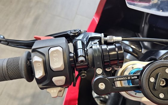 Gebrauchtmotorrad Triumph Speed Triple R - Bild 13