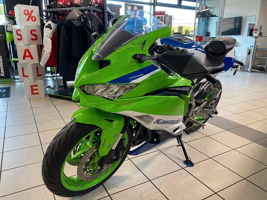 Angebot Kawasaki Ninja ZX-4RR 40th Anniversary Edition Bild 4: Angebot Kawasaki Ninja ZX-4RR 40th Anniversary Edition