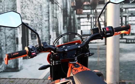 Gebrauchtmotorrad KTM 690 SMC R - Bild 11