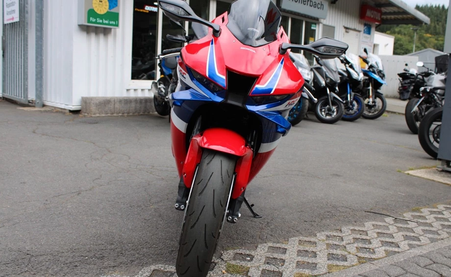 Angebot Honda CBR1000RR-R Fireblade Bild 10: Angebot Honda CBR1000RR-R Fireblade