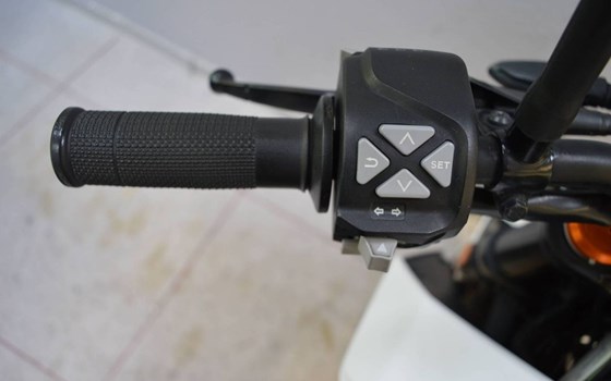 Gebrauchtmotorrad KTM 125 Duke - Bild 11