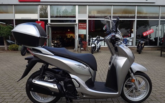 Gebrauchtmotorrad Honda SH300i - Bild 1