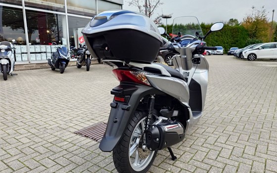 Gebrauchtmotorrad Honda SH300i - Bild 10