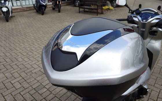 Gebrauchtmotorrad Honda SH300i - Bild 11