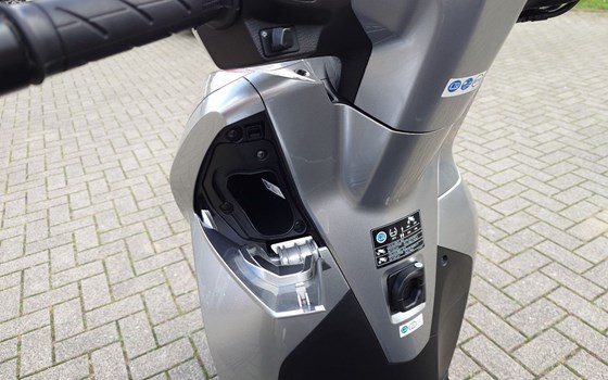 Gebrauchtmotorrad Honda SH300i - Bild 13