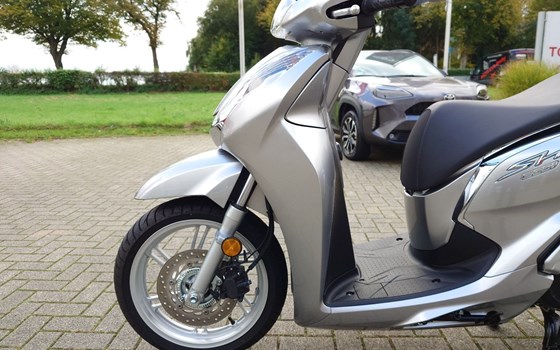 Gebrauchtmotorrad Honda SH300i - Bild 7