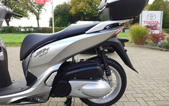 Gebrauchtmotorrad Honda SH300i - Bild 8