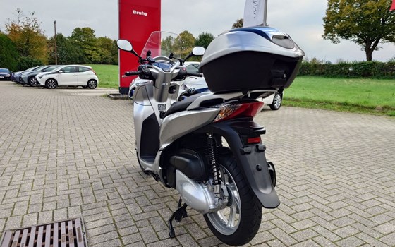Gebrauchtmotorrad Honda SH300i - Bild 9