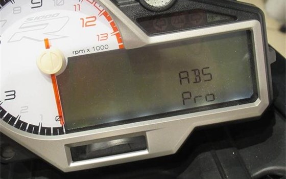 Gebrauchtmotorrad BMW S 1000 R - Bild 8