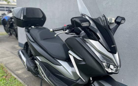 Gebrauchtmotorrad Honda Forza 300 - Bild 1