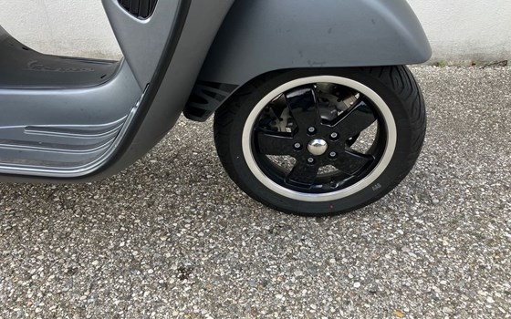Gebrauchtmotorrad Vespa GTS 300 i.e. Super Sport - Bild 12 Gebrauchtmotorrad Vespa GTS 300 i.e. Super Sport - Bild 12